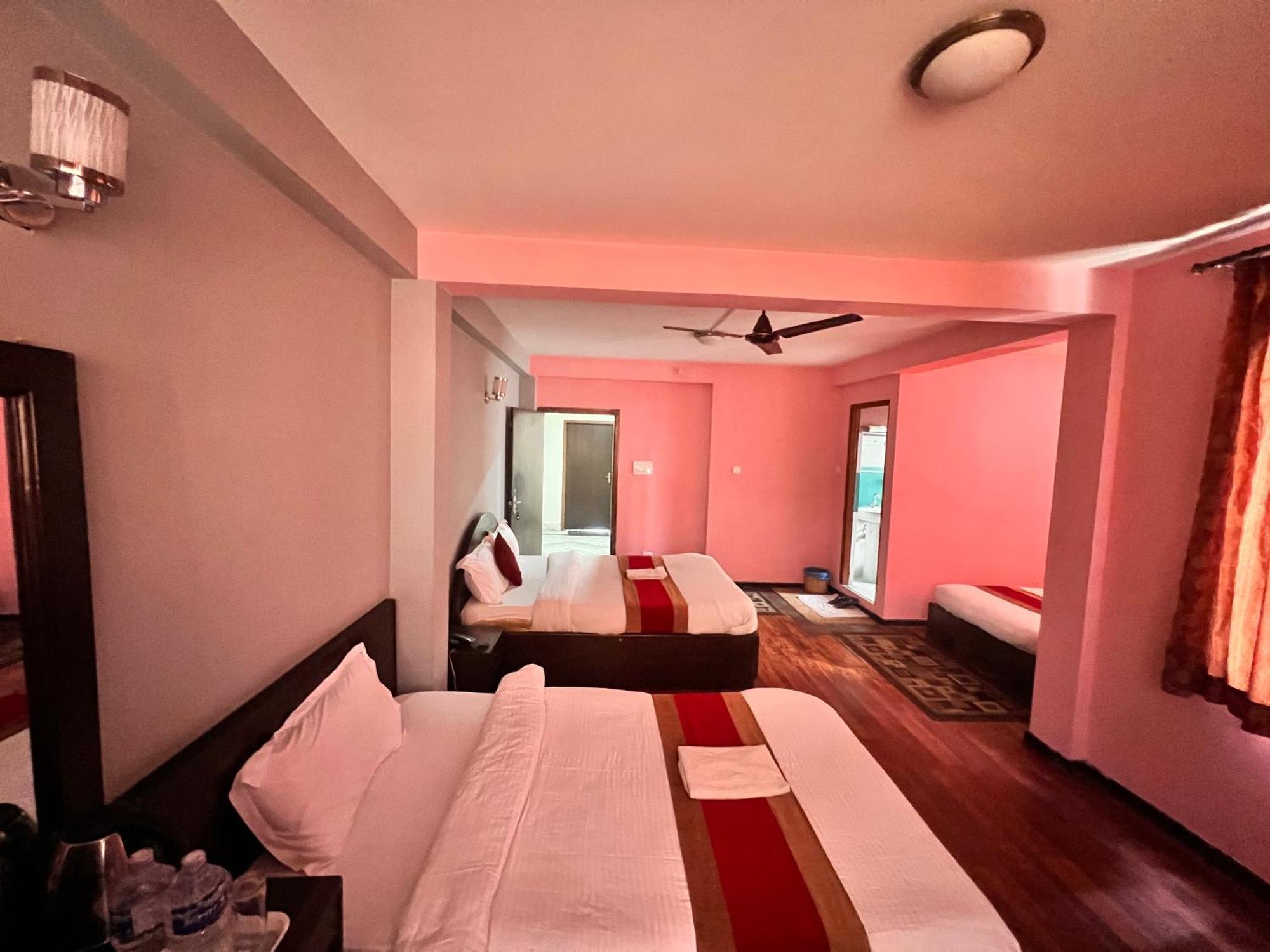 Hotel Family Home Катманду Екстер'єр фото