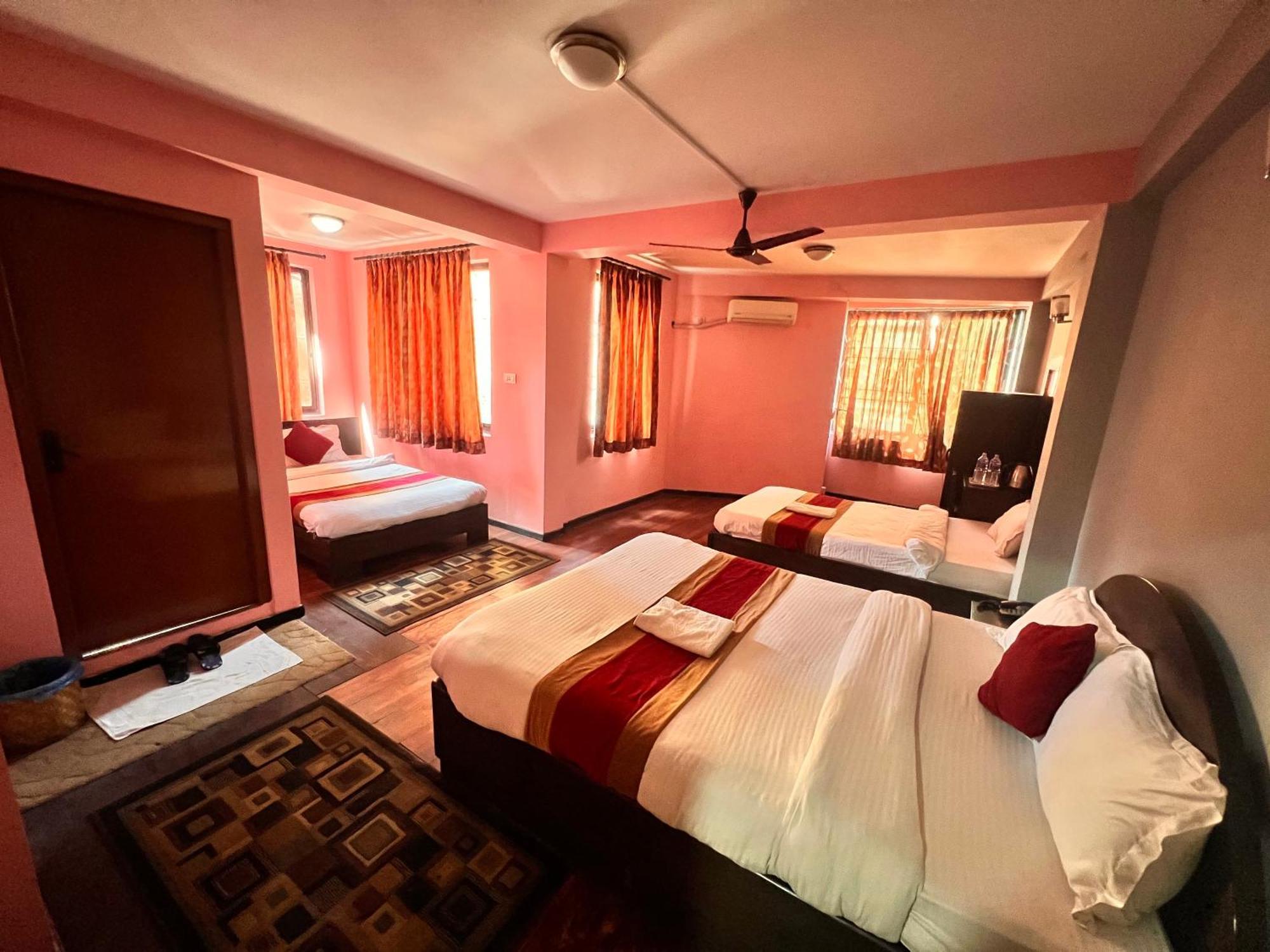 Hotel Family Home Катманду Екстер'єр фото