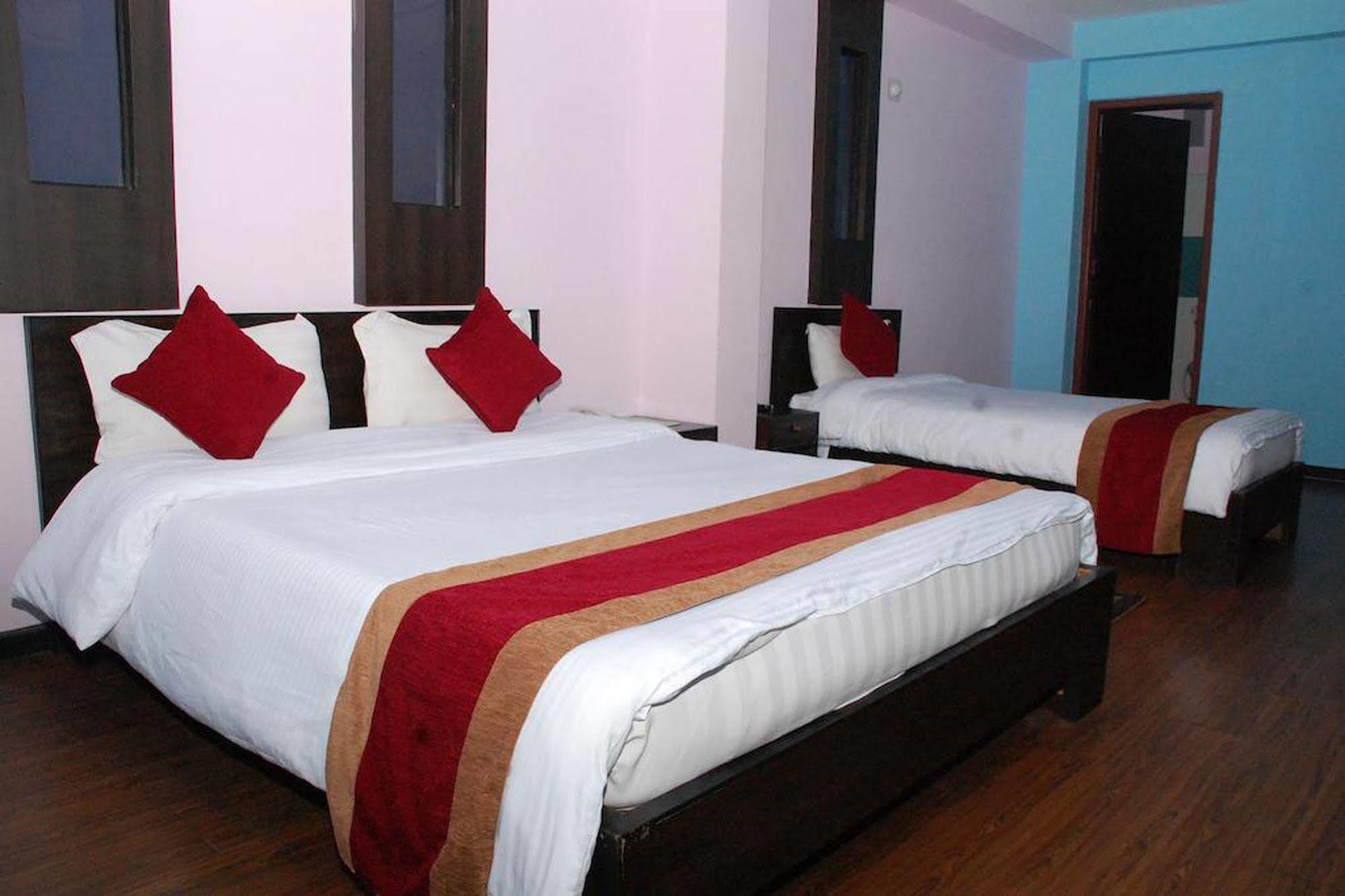 Hotel Family Home Катманду Екстер'єр фото